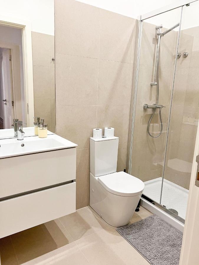 ליסבון Cozy Room With Shared Bathroom On Rua Augusta מראה חיצוני תמונה